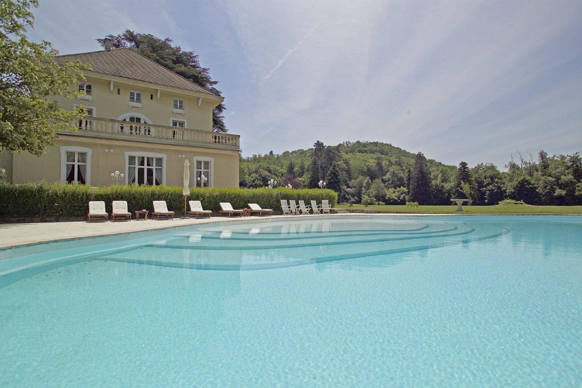 Domaine Des Sequoias - Les Collectionneurs Hotel Ruy-Montceau Exterior photo